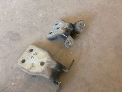 1998 Ford Expedition XLT - Door Hinges Front Left3
